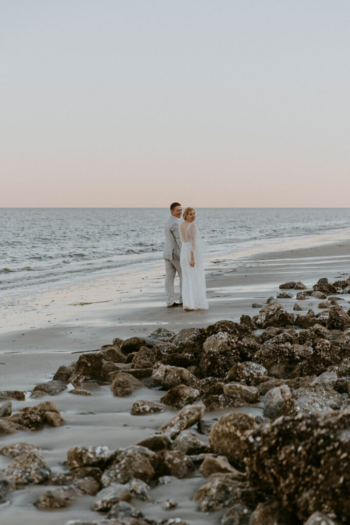elopement photos of couple oceanside