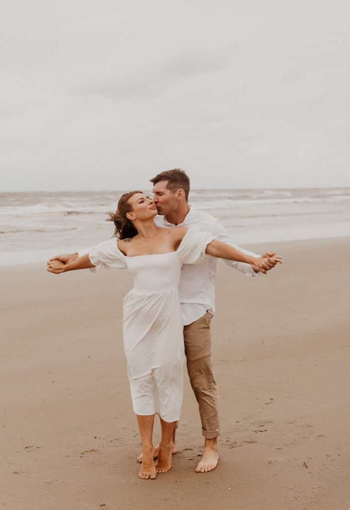 couple dancing during their phtooshoot