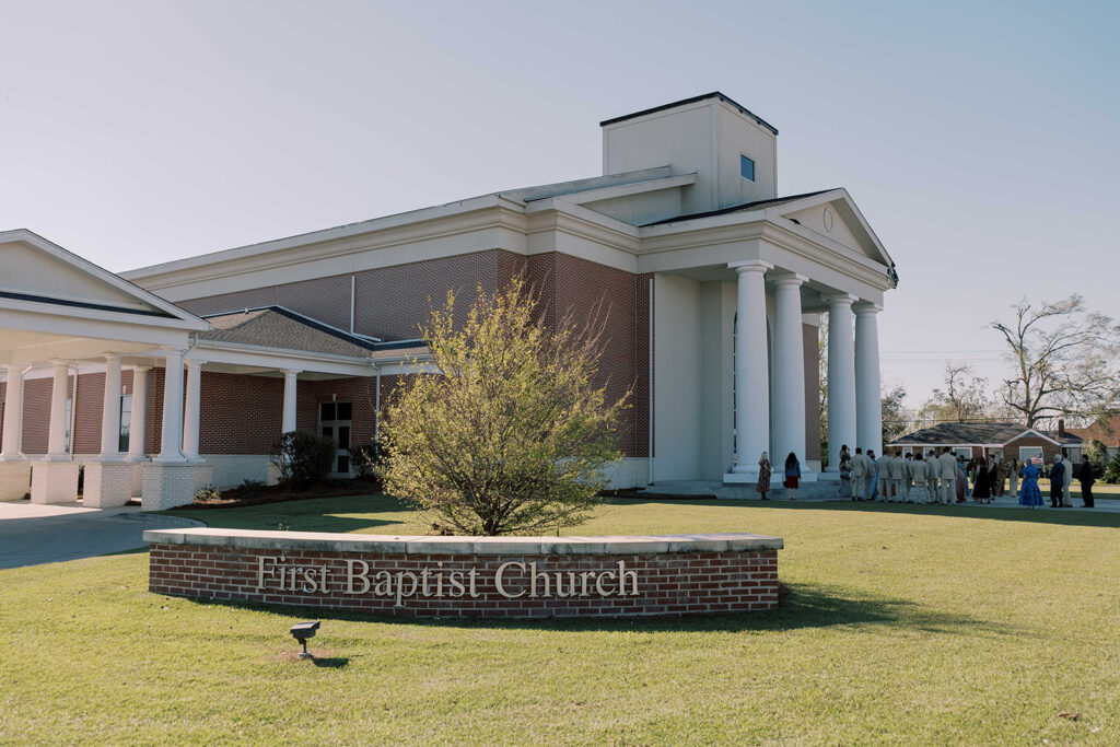 Christin & Aaron’s Romantic Georgia Wedding at Hazelhurst First Baptist Church
