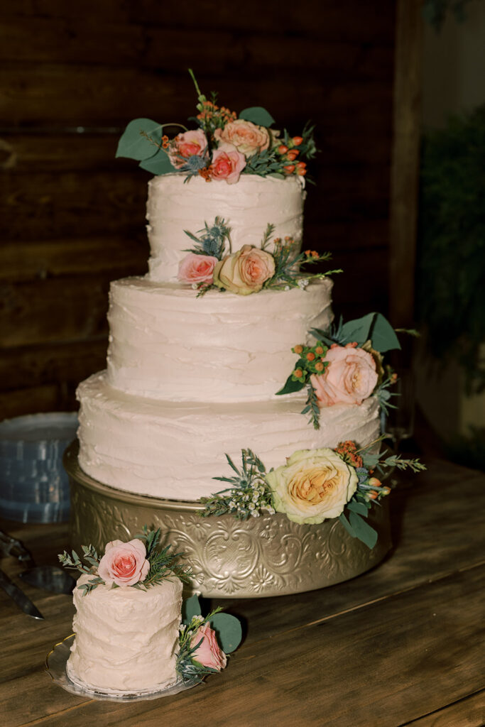 Elegant wedding cake