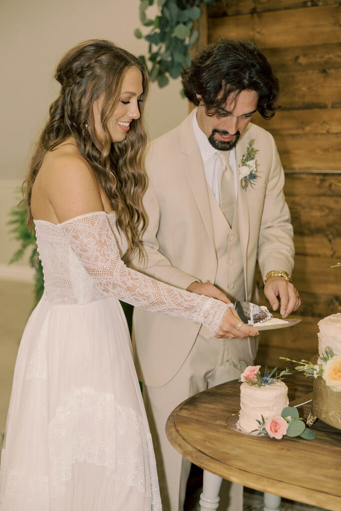 Christin & Aaron’s Romantic Georgia Wedding at Hazelhurst First Baptist Church
