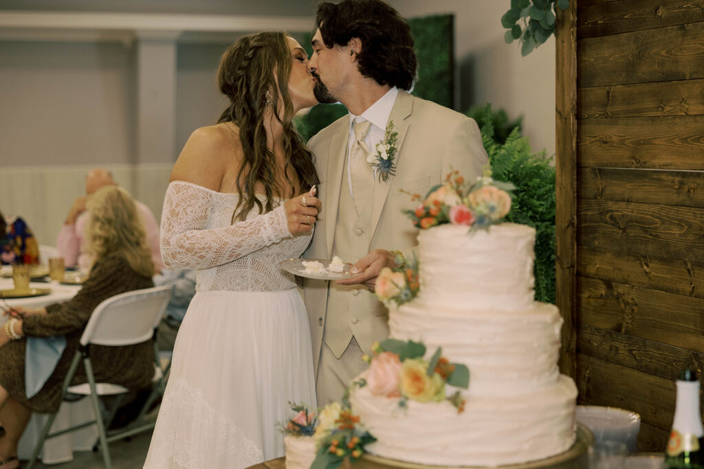 Christin & Aaron’s Romantic Georgia Wedding at Hazelhurst First Baptist Church