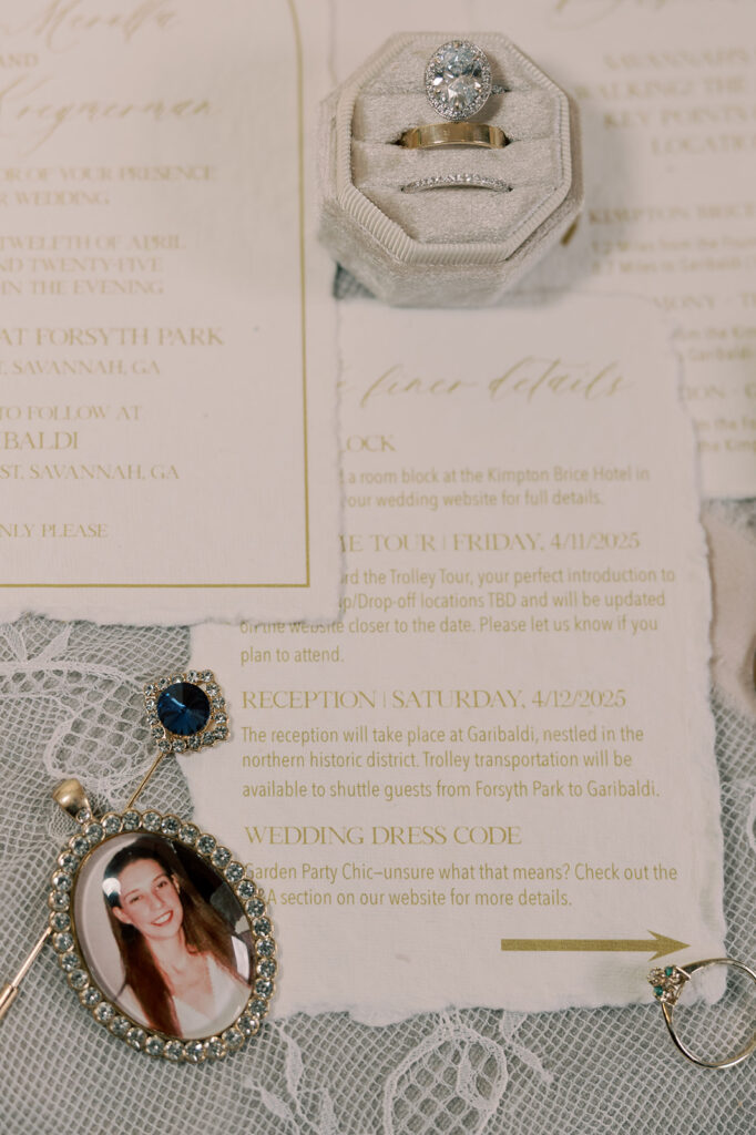 cute picture of the wedding rings