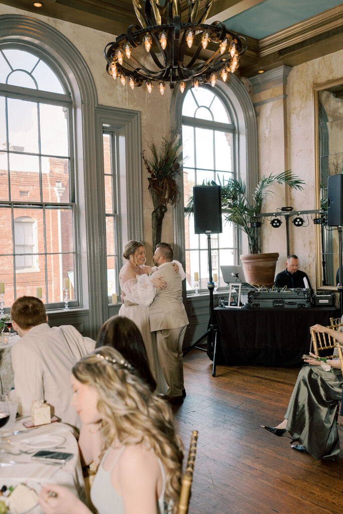 A Classic Spring Wedding at Forsyth Park Filled With Romance and Southern Charm