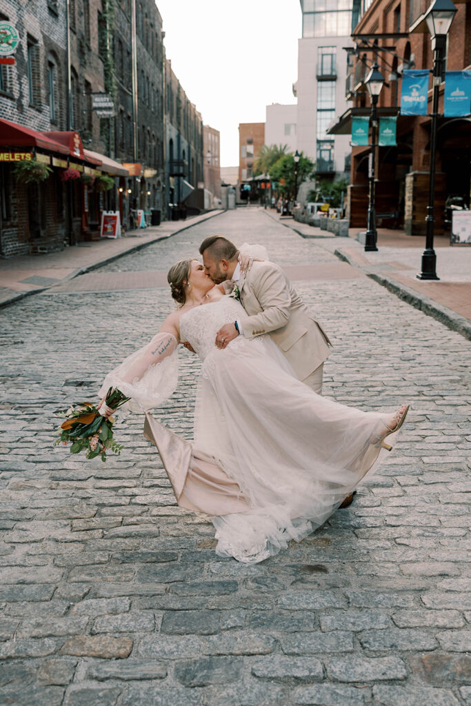 A Classic Spring Wedding at Forsyth Park Filled With Romance and Southern Charm