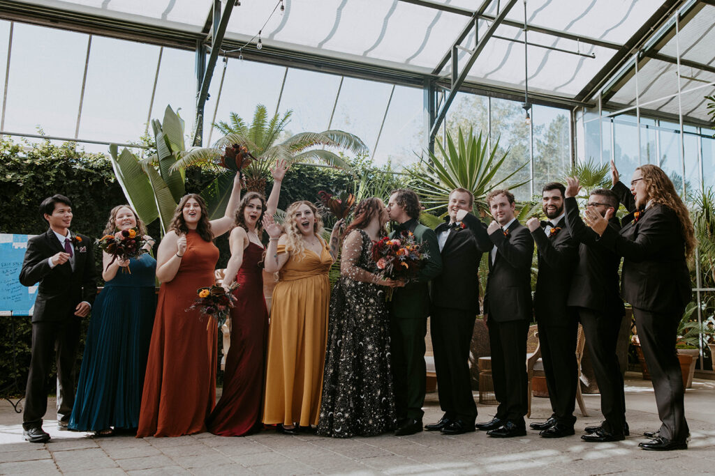 Picture of the bride groom with their bridesmaids and groomsmen