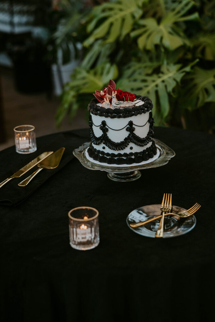 stunning wedding cake
