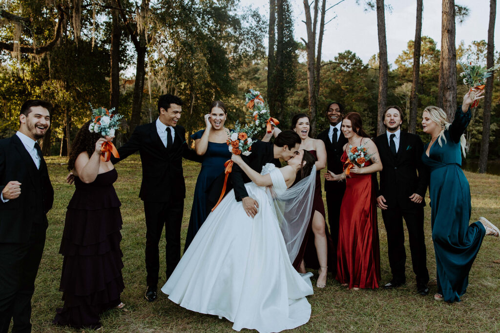 A Complete Guide to Wedding Party Photos: From Classic Poses to Candid Moments