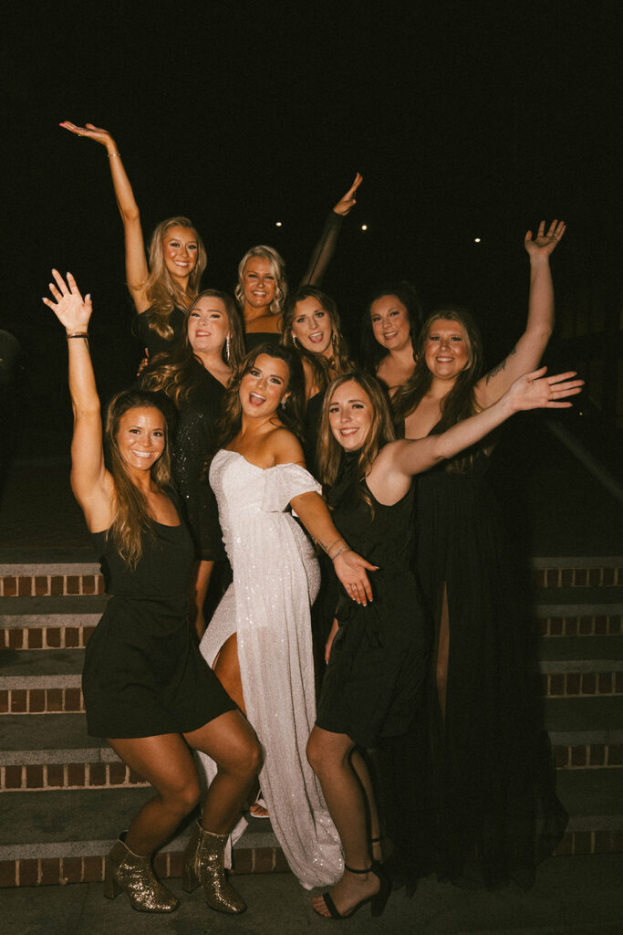 cute picture of the bride and her bridesmaids