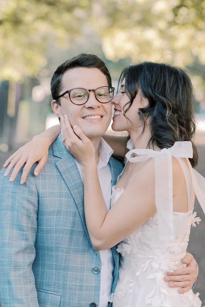 Fiancé, kissing her fiancé on the cheek