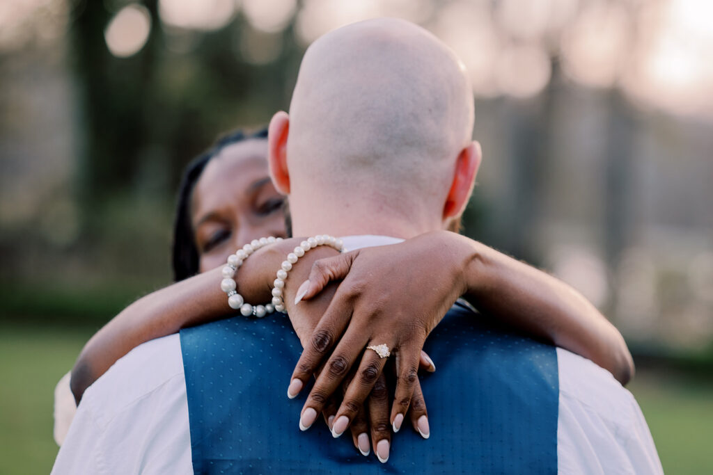 cute picture of the newly engaged coupe hugging