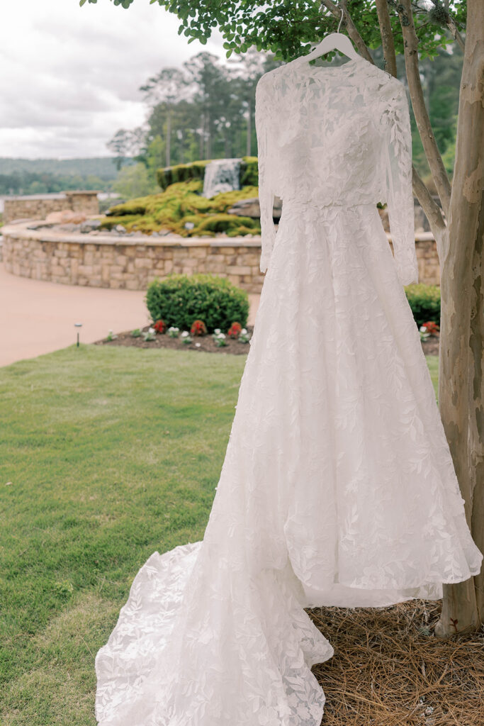 A Rain-Kissed Callaway Gardens Wedding With the Sweetest Chapel First Look