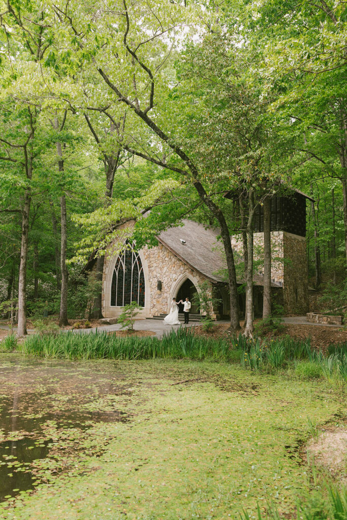 A Rain-Kissed Callaway Gardens Wedding With the Sweetest Chapel First Look