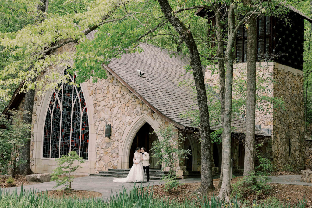 A Rain-Kissed Callaway Gardens Wedding With the Sweetest Chapel First Look