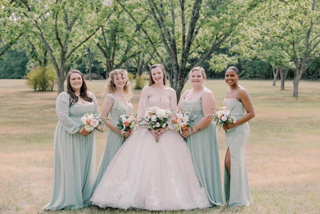 cute picture of the bride and her bridesmaids