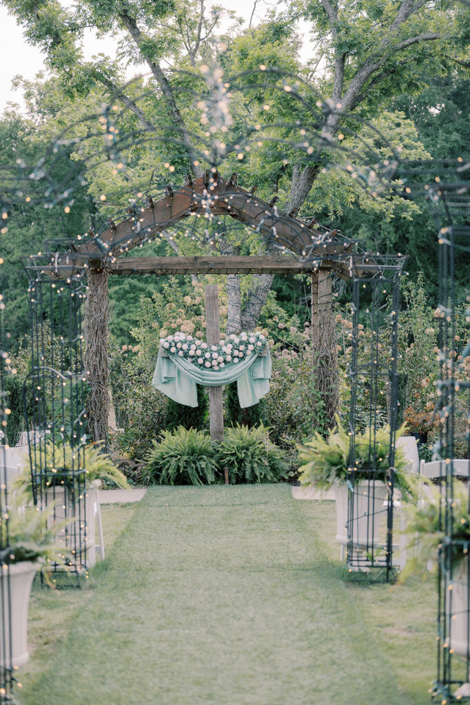 Shelby & Steven’s Romantic Perry’s Landing Wedding Celebration in Augusta