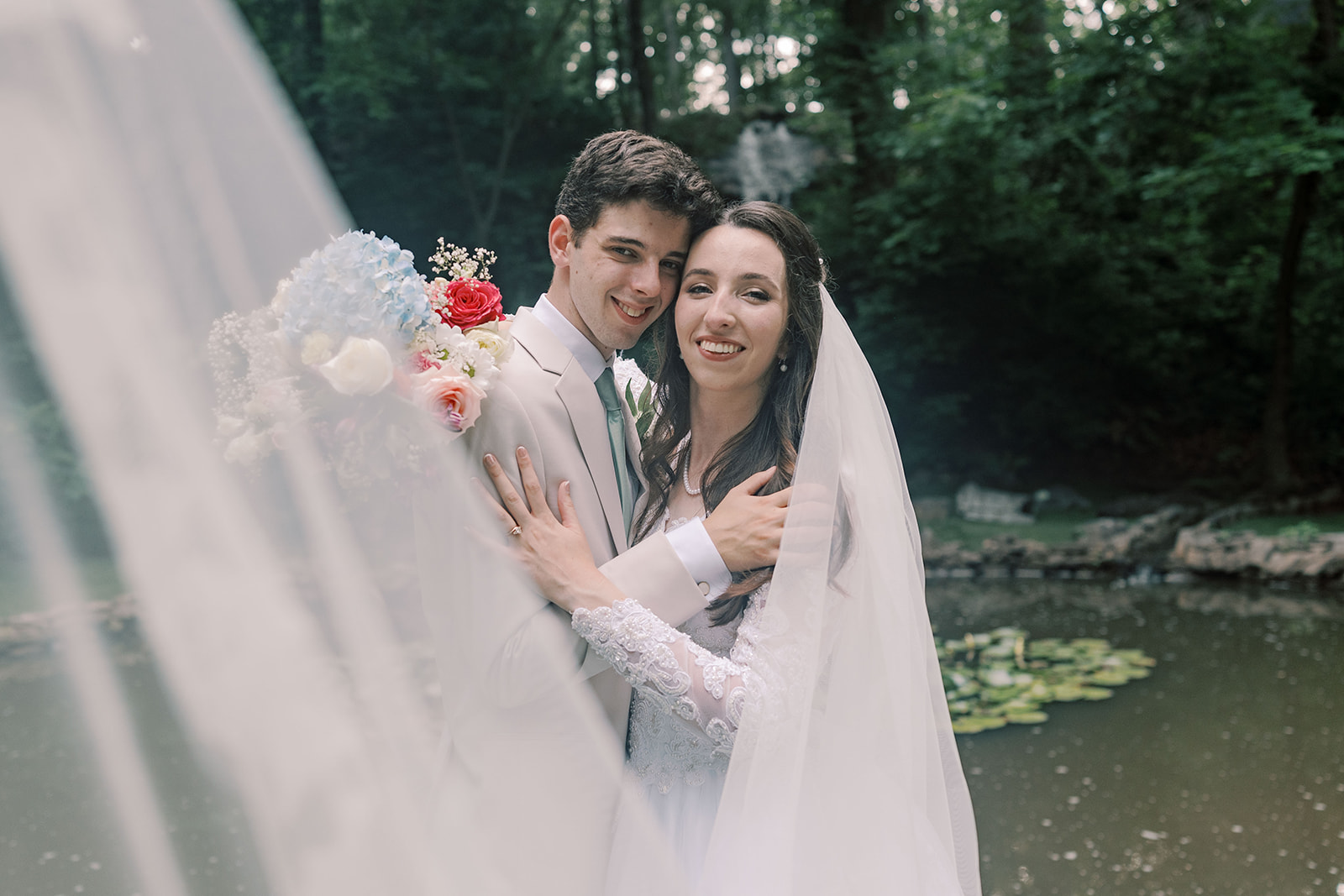cute picture of the newlyweds at their dream wedding day