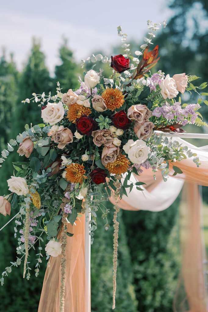 stunning floras at the ceremony