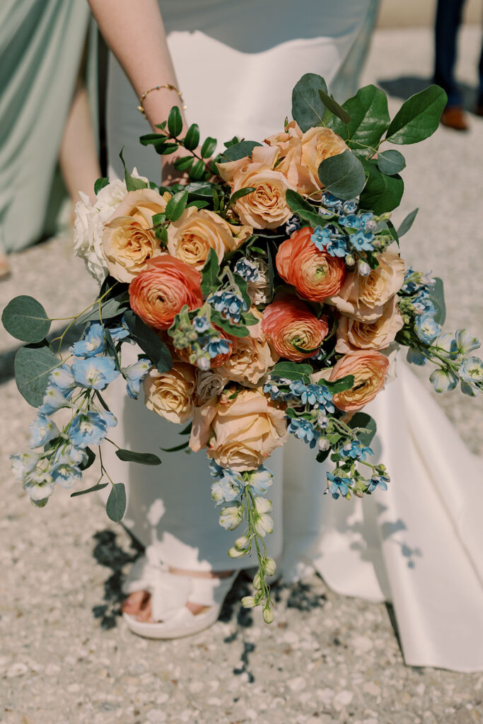 stunning picture of the wedding bouquet