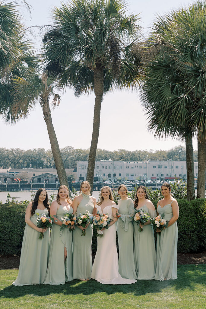 cute picture of the bride and her bridesmaids